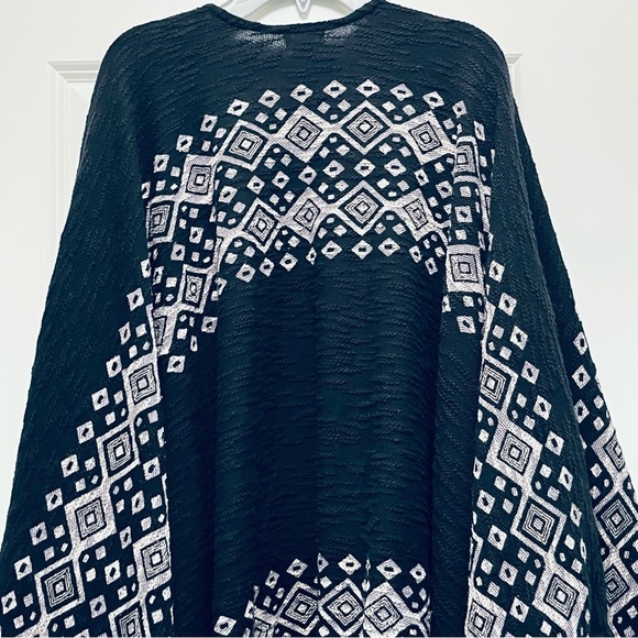 Mossimo Boho Style Cape Black and White Size Large - Picture 5 of 10